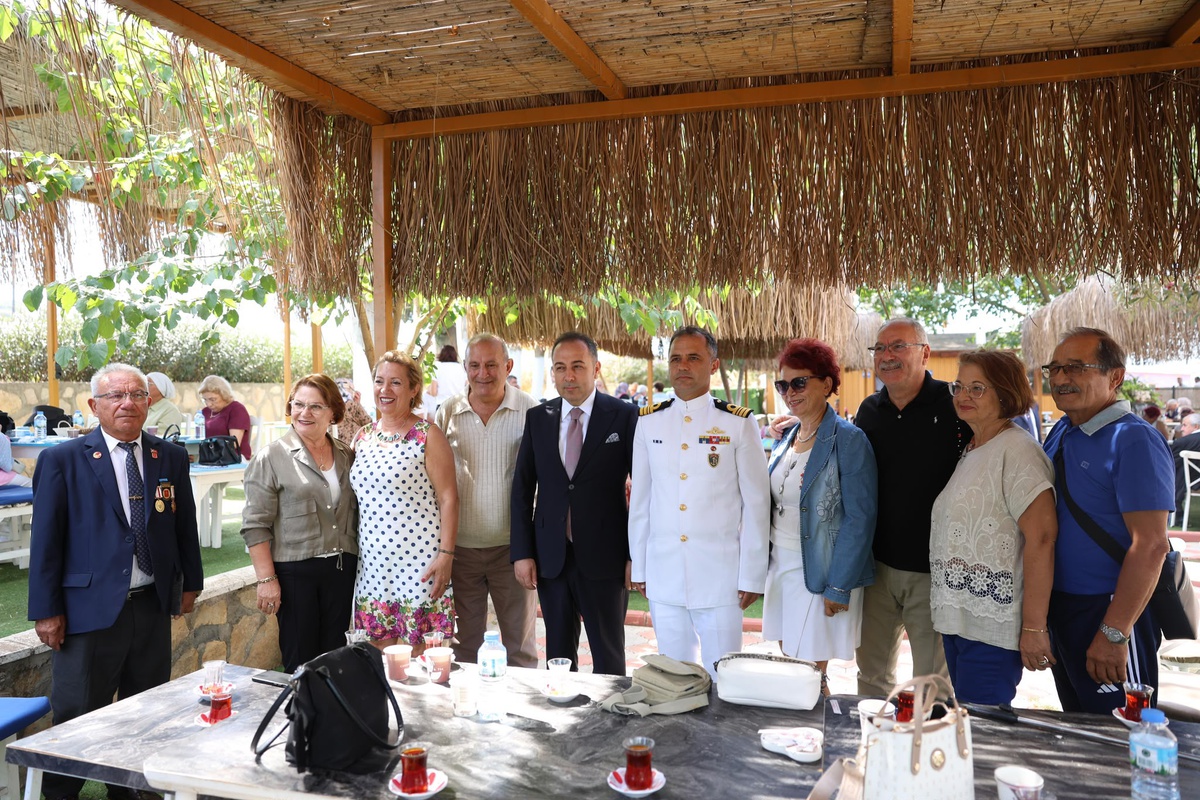 Didim\'de Gaziler Günü\'nde Atatürk Anıtı\'na törenle çelenk sunuldu