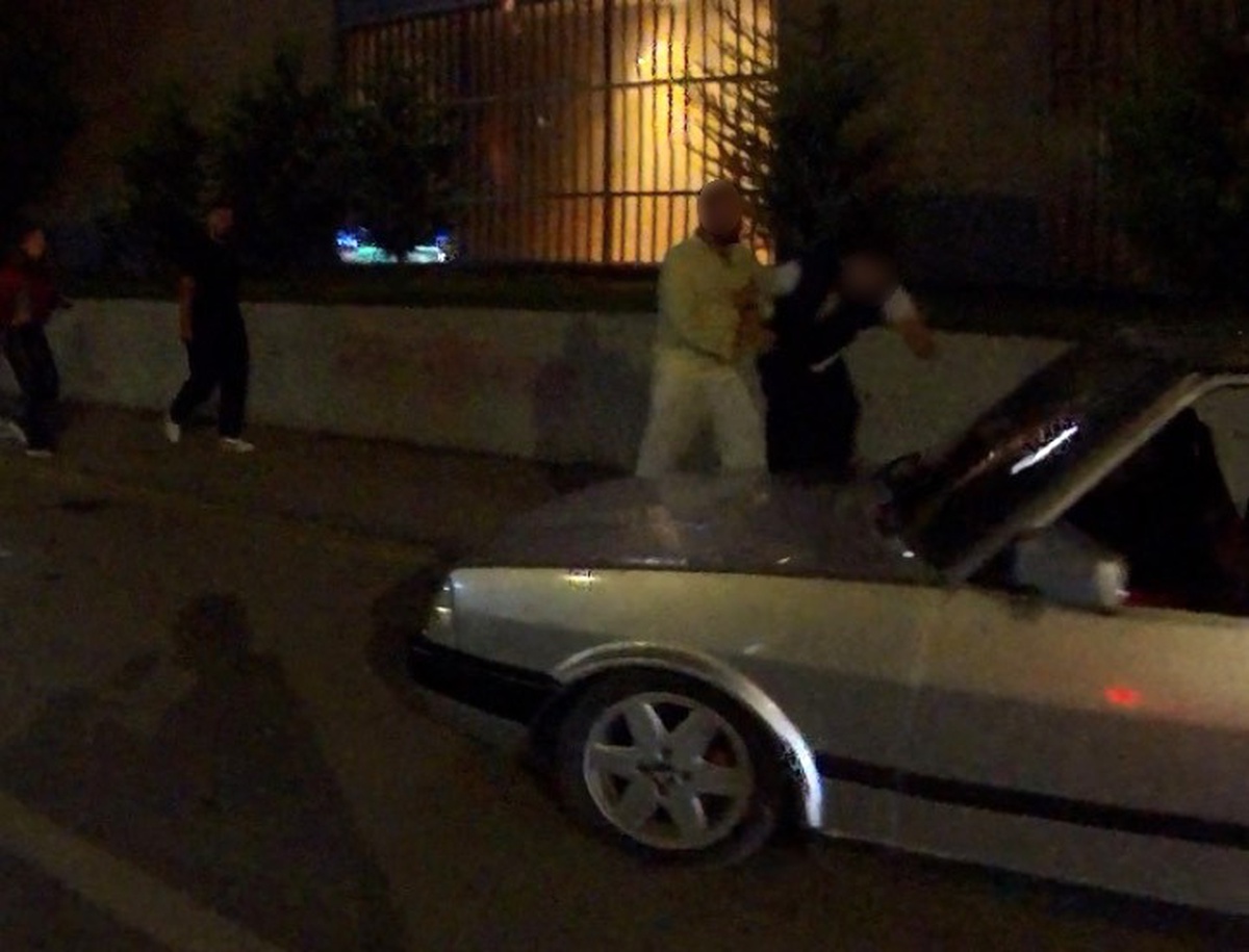 Eskişehir\'de AVM önünde Tofaş\'taki kişiye sözlü saldırı kask kamerasına yansıdı