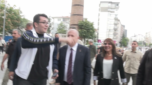 Eskişehir'de Özdağ, geçen yıla göre yüzde 50 iş düşüşü ve 6 günlük çalışmayı anlattı