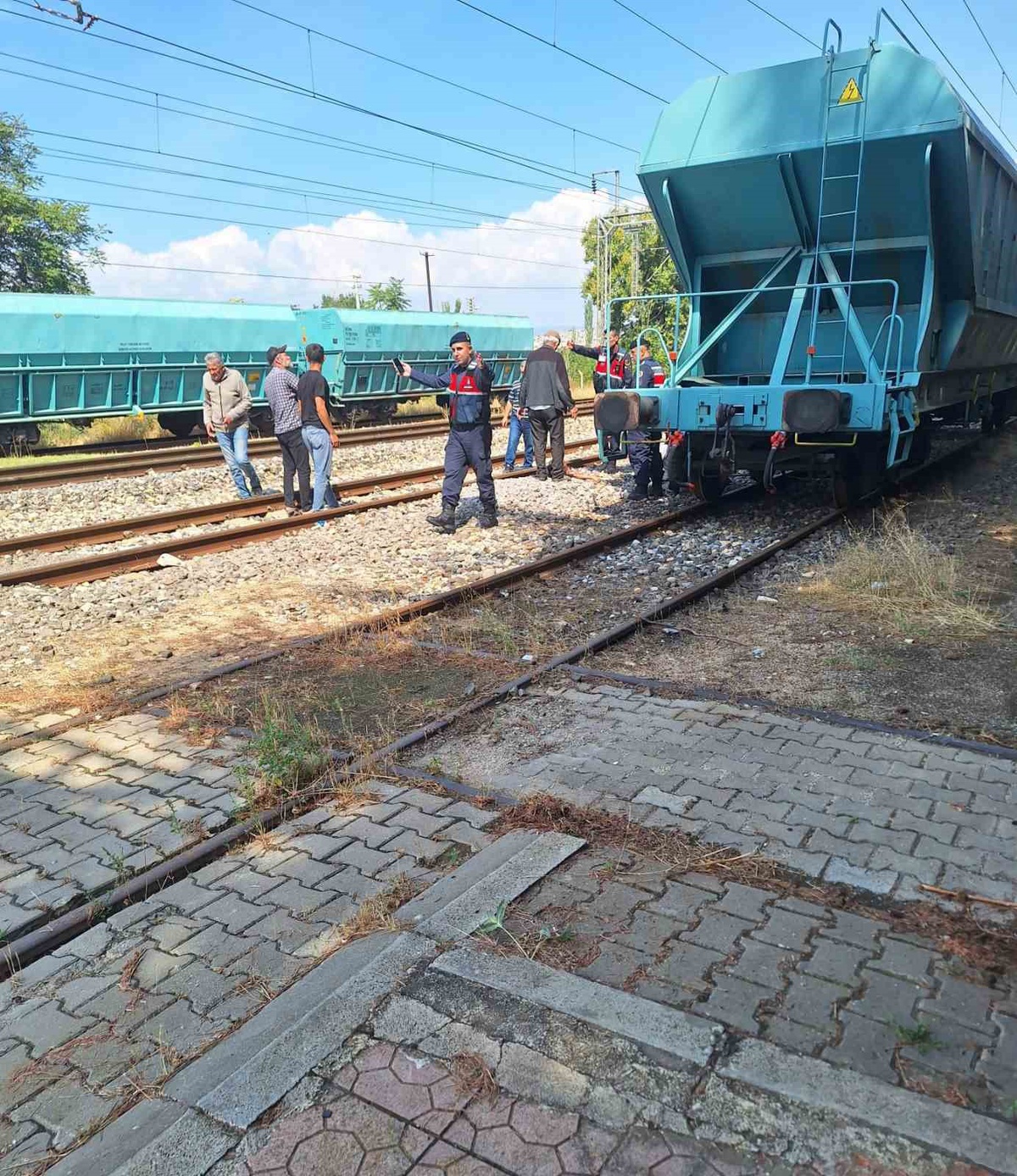Eskişehir Mihalıççık\'ta vagona tırmanan çocuk ve babası elektrik akımından yaralandı