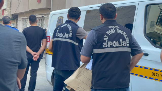 Gaziantep'te eşini öldüren şüpheli kaçarken ateş açtı, 3'ü çocuk 4 kişi yaralandı