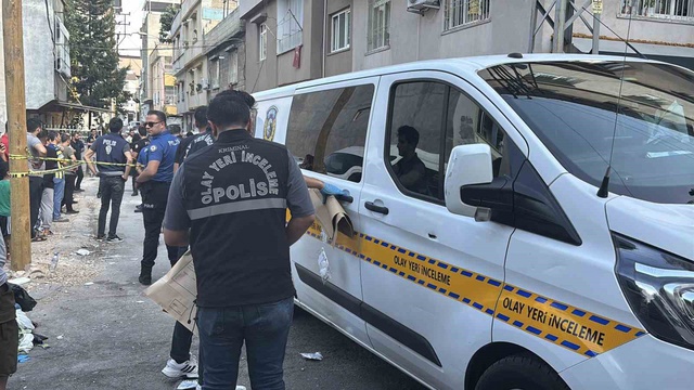 Bunu yapan insan olamaz! Önce eşini öldürdü sonra sokakta dehşet saçtı