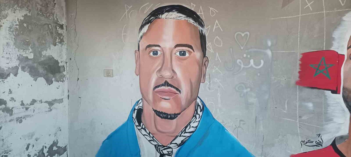 Gazze\'de 21 yaşındaki Filistinli sanatçı, hasar gören binaya Macklemore portresi çizdi