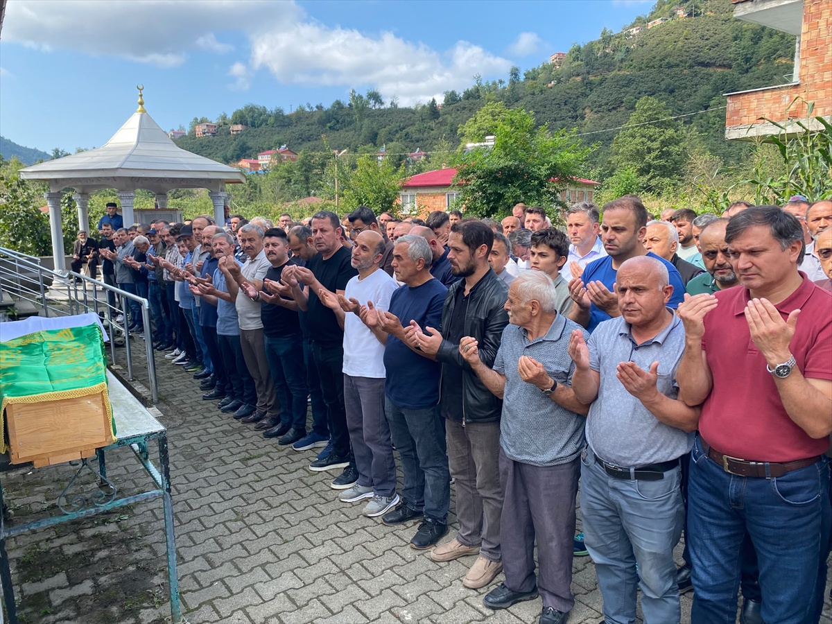 Giresun Espiye\'de menfezde boğulan 6 yaşındaki çocuk için cenaze namazı kılındı