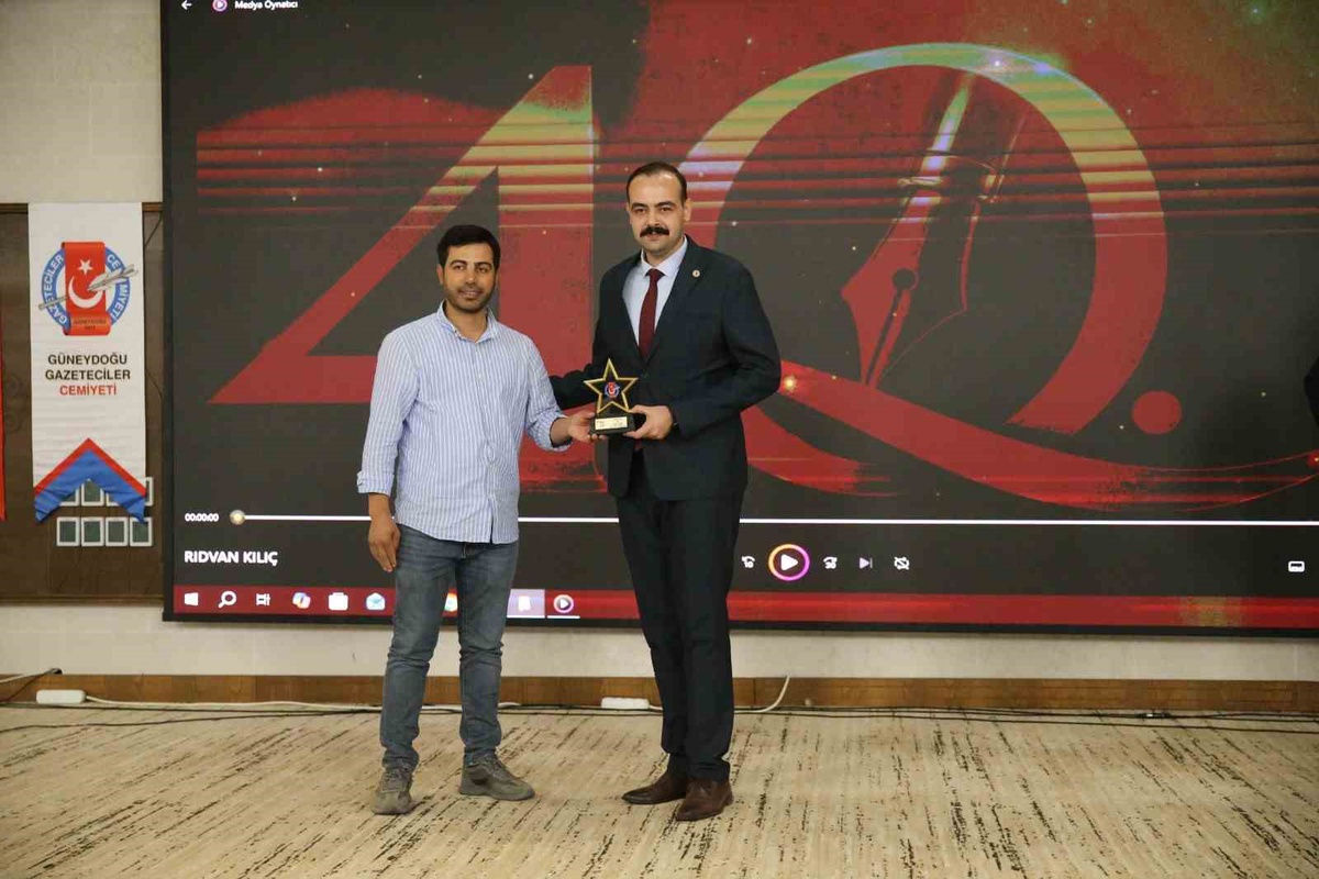 İHA muhabiri Rıdvan Kılıç, GGC yarışmasında TV Haber dalında birincilik ödülünü aldı