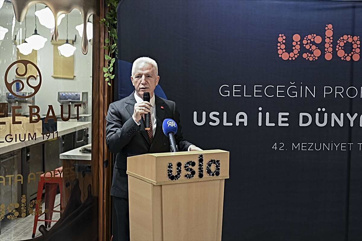 Gönüllü şeflerin yetiştirdiği 13 genç, mutfakta mesleğe ilk adımını attı