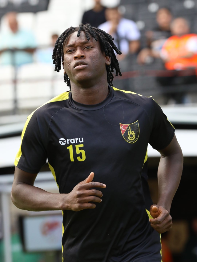 İstanbulsporlu Mendy, maç sonunda kalp krizi şüphesiyle hastaneye kaldırıldı