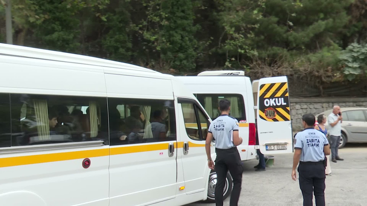 İzmir Büyükşehir Belediyesi okul servisi denetimini artırdı, 445 araca ceza kesildi