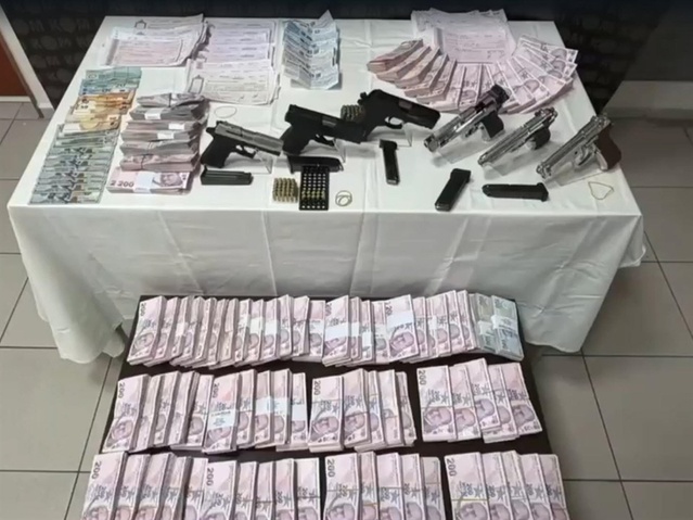 İzmir Otokent'te tefecilik yapan 7 şüpheli tutuklandı, 2 milyon liraya el konuldu