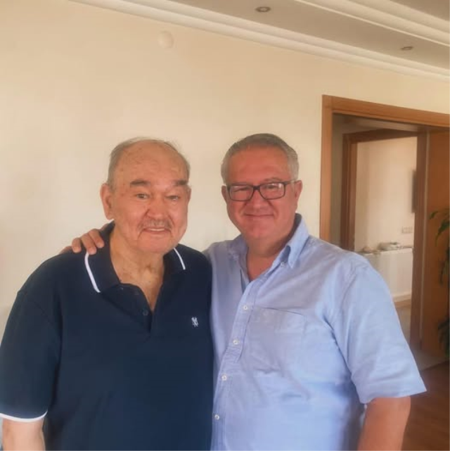 İzmir Eski Büyükşehir Belediye Başkanı Dr. Burhan Özfatura yoğun bakımda