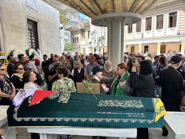 Aşk-ı Memnu'nun Arsen Hanım'ı Gülsen Tuncer Şişli'de son yolculuğuna uğurlanıyor