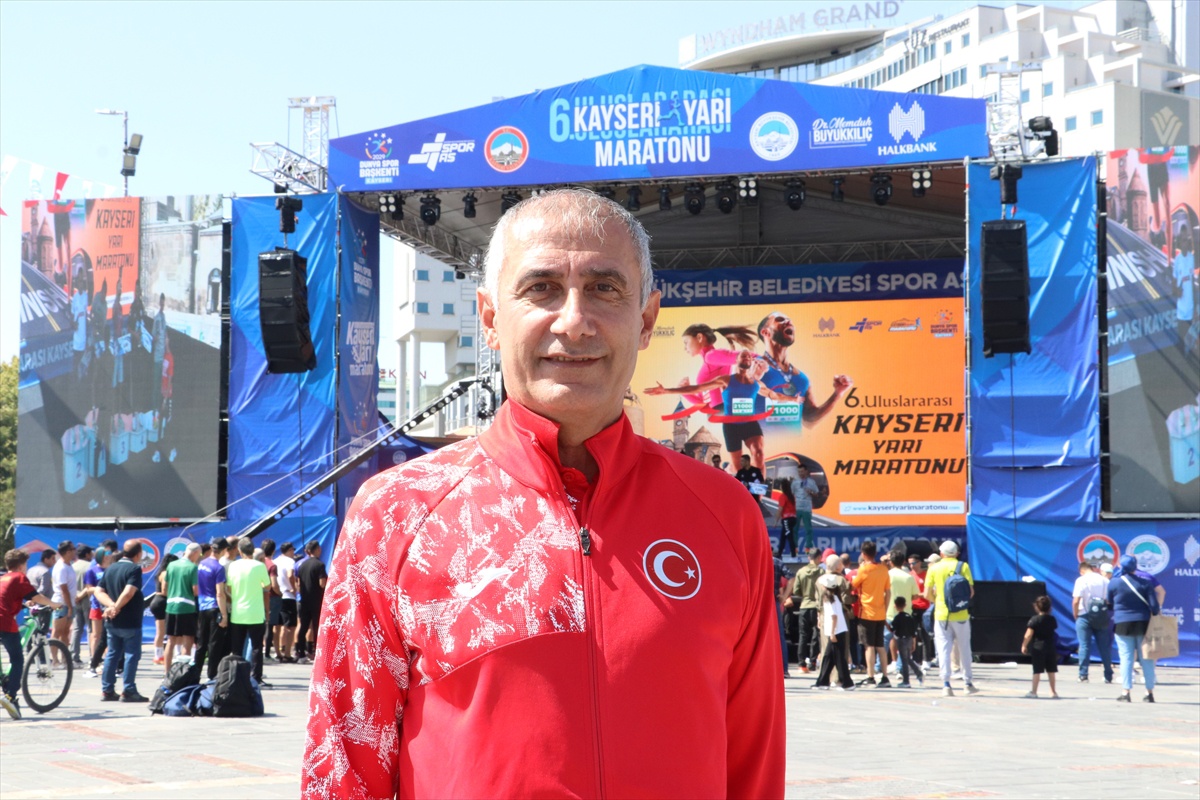 Karadağ, Erciyes\'teki kamp merkezinin dünyanın en güzel tesisi olacağını söyledi