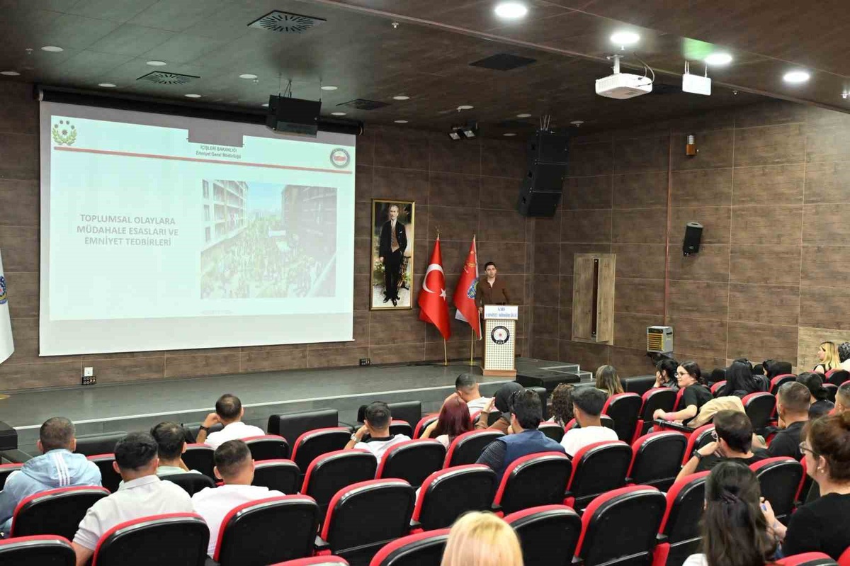 Kars Emniyet Müdürlüğü, yurt, spor tesisi ve okullarda görevli 211 personeli eğitti