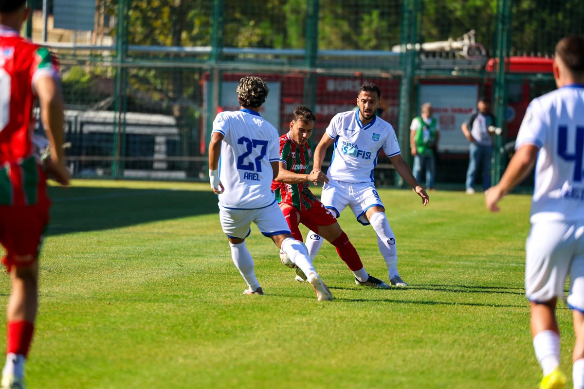Karşıyaka Bursa Yıldırımspor\'da 90+6\'da 2-2 berabere kalıp zirvenin 7 puan gerisinde kaldı