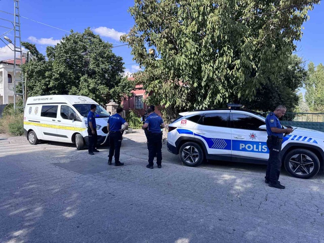 Evden gelen silah sesi ekipleri harekete ge&ccedil;irdi! Kadın t&uuml;fekle vurulmuş halde bulundu