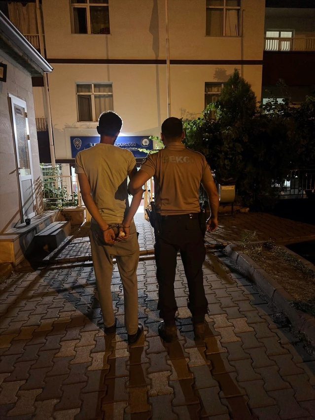 Kırıkkale'de polis, 3 yıl 15 ay 24 gün hapis cezasına çarptırılan firariyi yakaladı