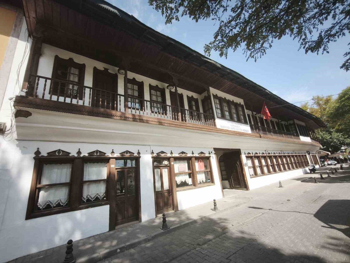 Konakaltı Kültür Merkezi’nin 6 parseli Mihrişah Valide Sultan Vakfı’na tescil edildi