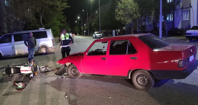 Konya Seydişehir'de çarpışan otomobil ve motosikletteki 3 kişi yaralandı