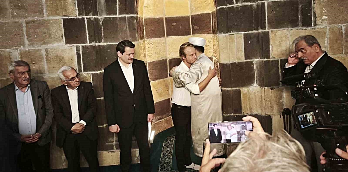 Van Gevaş\'ta ihtida töreninde Letonyalı Mozajevs Müslüman olup Veysel adını aldı