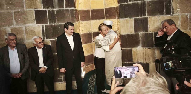 Van Gevaş'ta ihtida töreninde Letonyalı Mozajevs Müslüman olup Veysel adını aldı