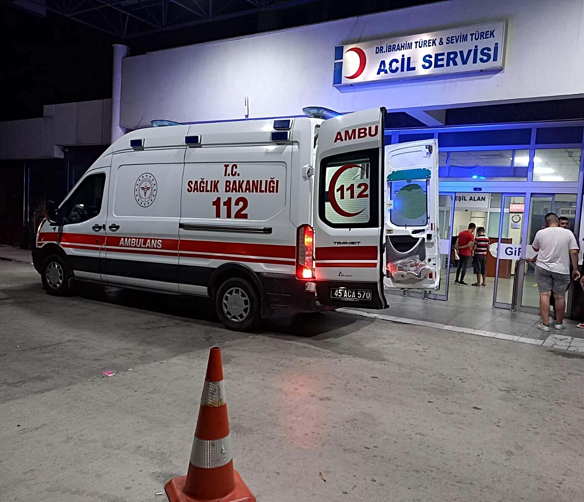 Manisa Yunusemre\'de park halindeki minibüse çarpan 16 yaşındaki bisikletli öldü
