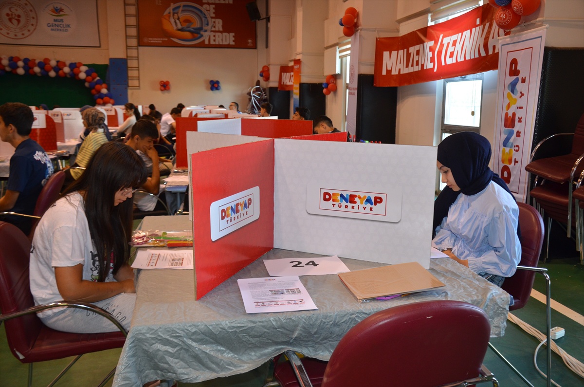 Muş\'ta Deneyap uygulama sınavında 391 öğrenci ter döktü, 160 öğrenci eğitim alacak