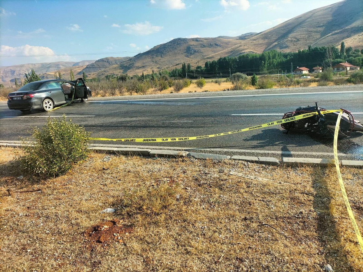 Otomobil ile çarpışan motosikletin sürücüsü öldü
