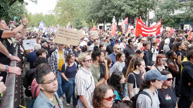 Fransa'da polise silah yetkisi tartışması sokağa taştı! Dilekçeye 730 bin imza
