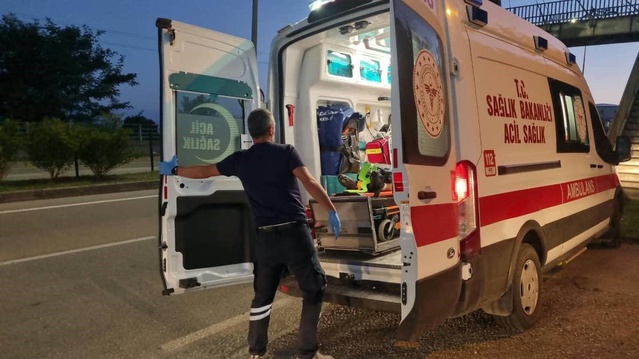 Sinop Bostancılı'da üst geçitten düşen çocuk hafif yaralanarak hastaneye kaldırıldı