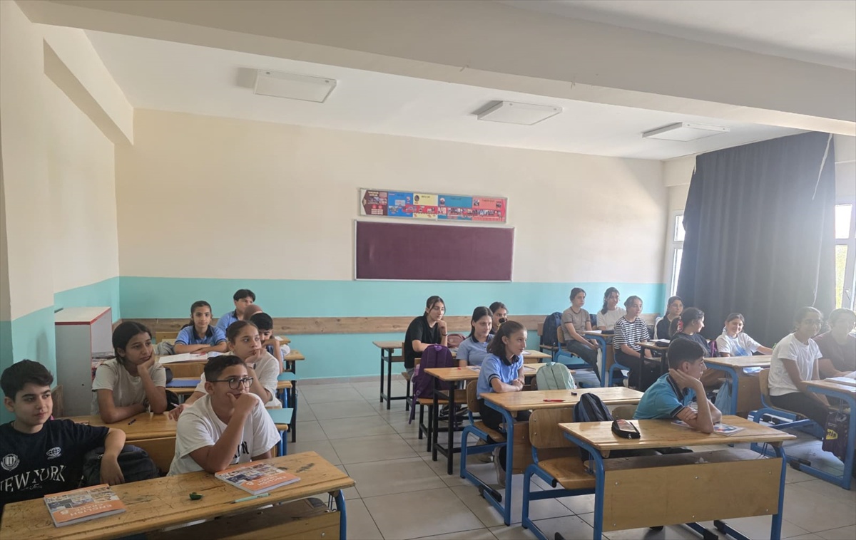 Cizre\'de LGS ve YKS\'ye hazırlanan öğrencilere destekleme kursları başladı