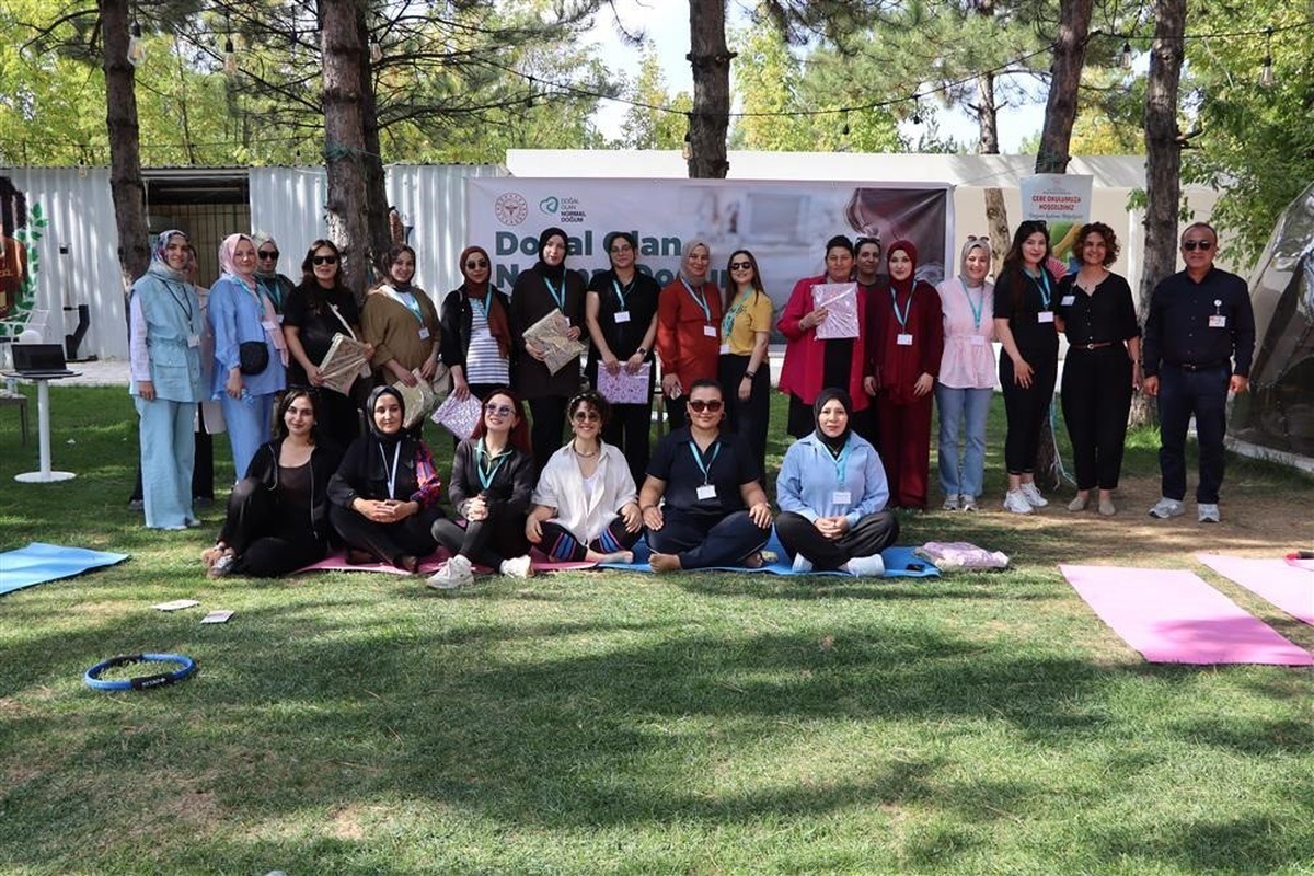 Sivas Numune Hastanesi\'nde anne adaylarına doğuma hazırlık egzersizleri gösterildi
