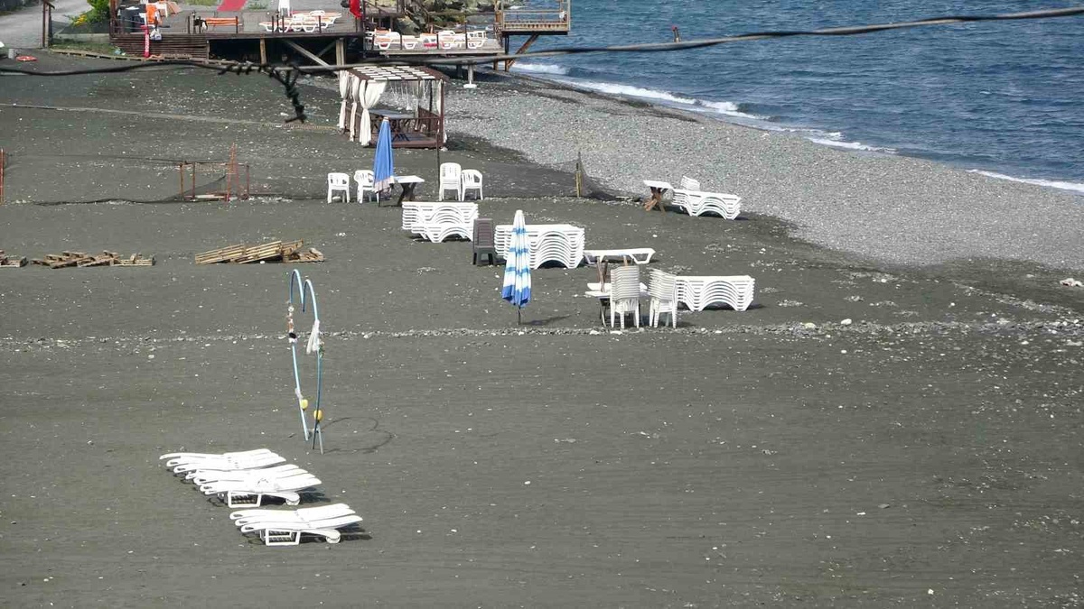 Trabzon\'da olumsuz hava plaj sezonunu vurdu, işletmeciler 3 ayda en fazla 20 gün açtı