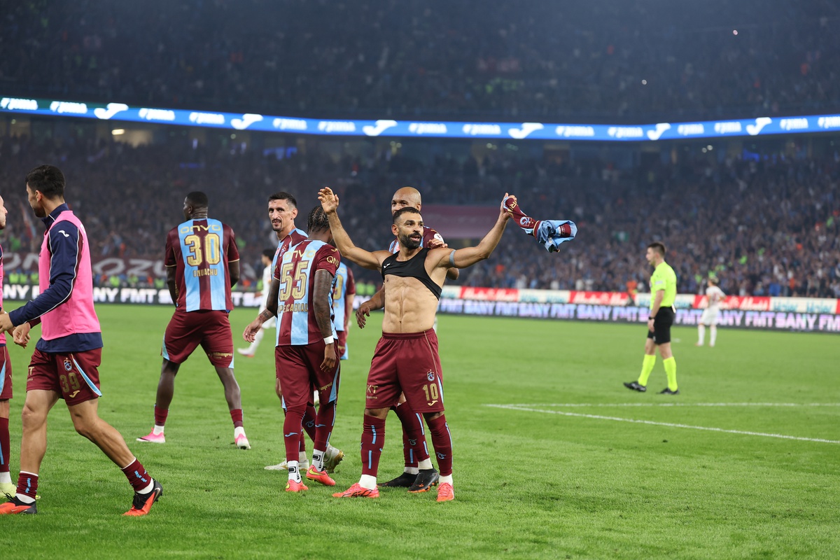 Salah\'ın 3 gol 1 asistiyle Trabzonspor, Galatasaray\'ı 4-0 yenip 2018\'i tekrarladı