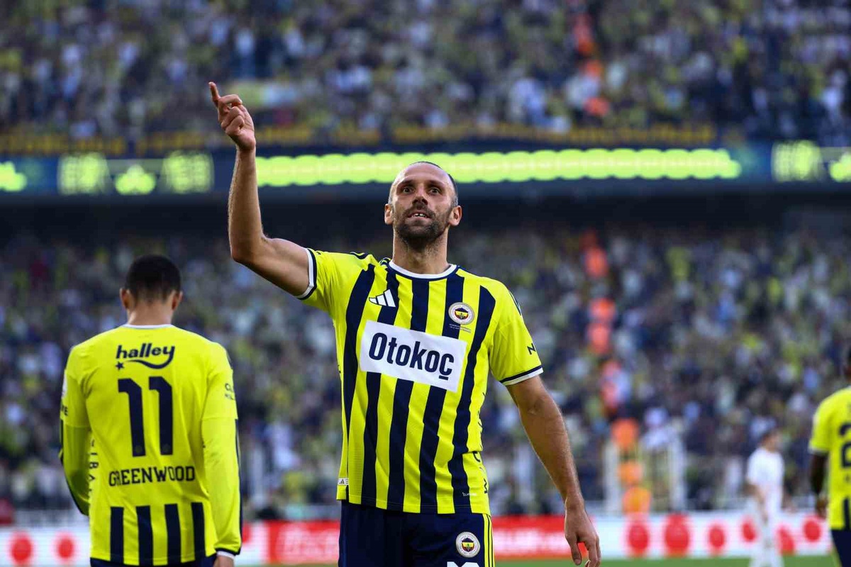 Trendyol Süper Lig\'de Fenerbahçe Eyüpspor\'u 8-0 yenerken Vedat Muriqi 4 gol attı