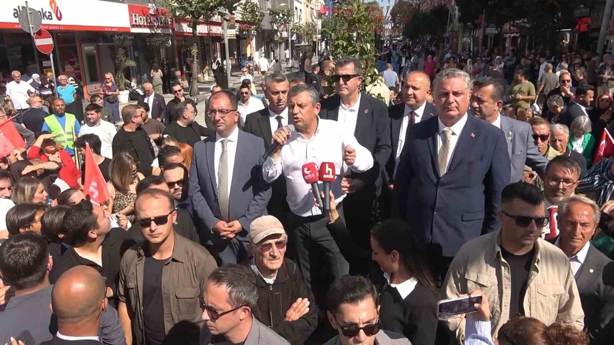Yeni Parti Genel Başkanı Özgür Özel Yalova\'da çiftçilere geçim garantisi sözü verdi