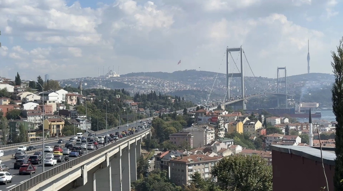15 Temmuz Şehitler Köprüsü’nde metrobüs ile motosiklet kazaya karıştı: 1 yaralı