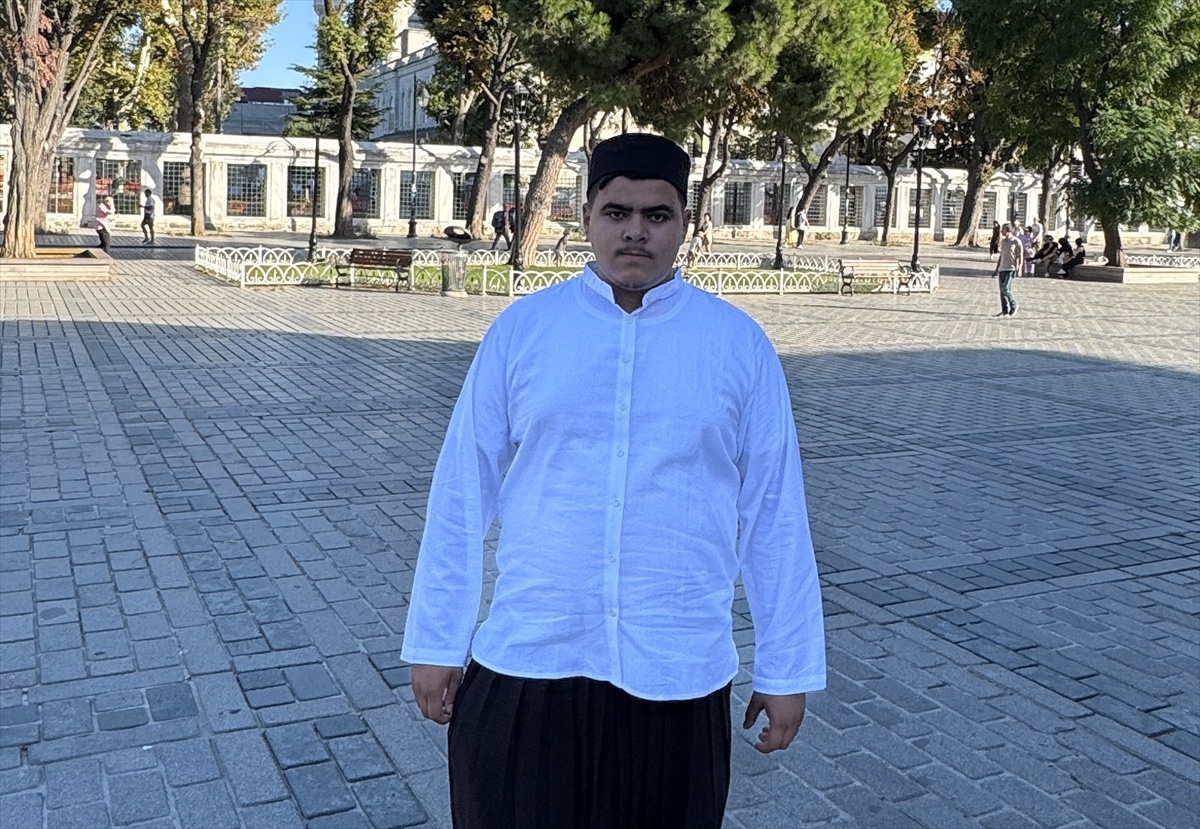 18 yaşındaki imam hatipli gencin İstanbul\'dan otostopla umre yolculuğu