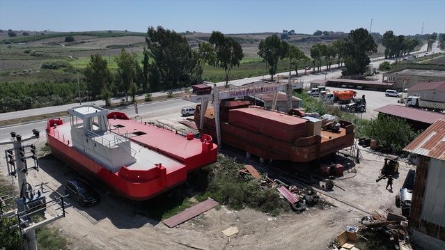 Adana Karataş'ta tersanede kaynak ve tornacılık öğrenen Figen Başcı gemi ustası oldu