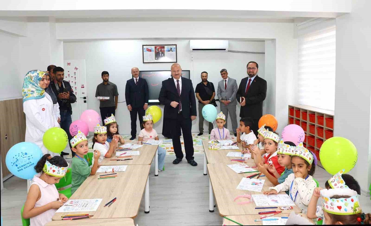 Adıyaman Valisi Küçük, 4-6 yaş Kur\'an kurslarında miniklerle sohbet etti