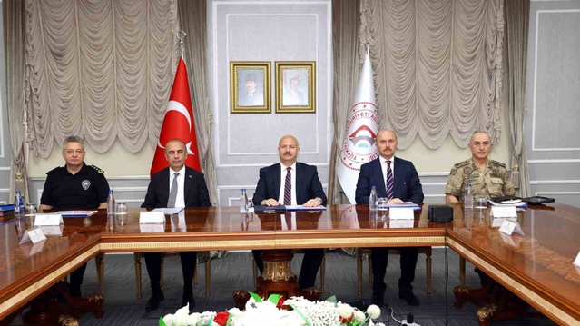 Adıyaman'da Vali Küçük, yeni akademik yıl için üniversite güvenliğini görüştü