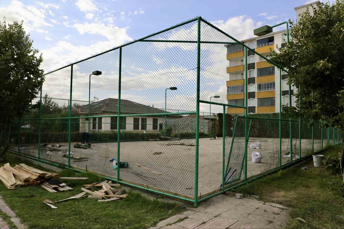 Ağrı\'da tenis kortları yenileniyor, sporcular daha konforlu antrenman yapacak
