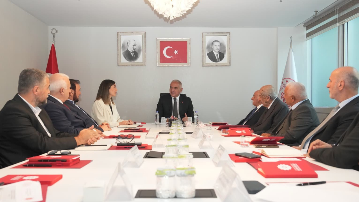 Bakan Ersoy, Alevi-Bektaşi Danışma Kurulu\'nun ilk toplantısına başkanlık etti