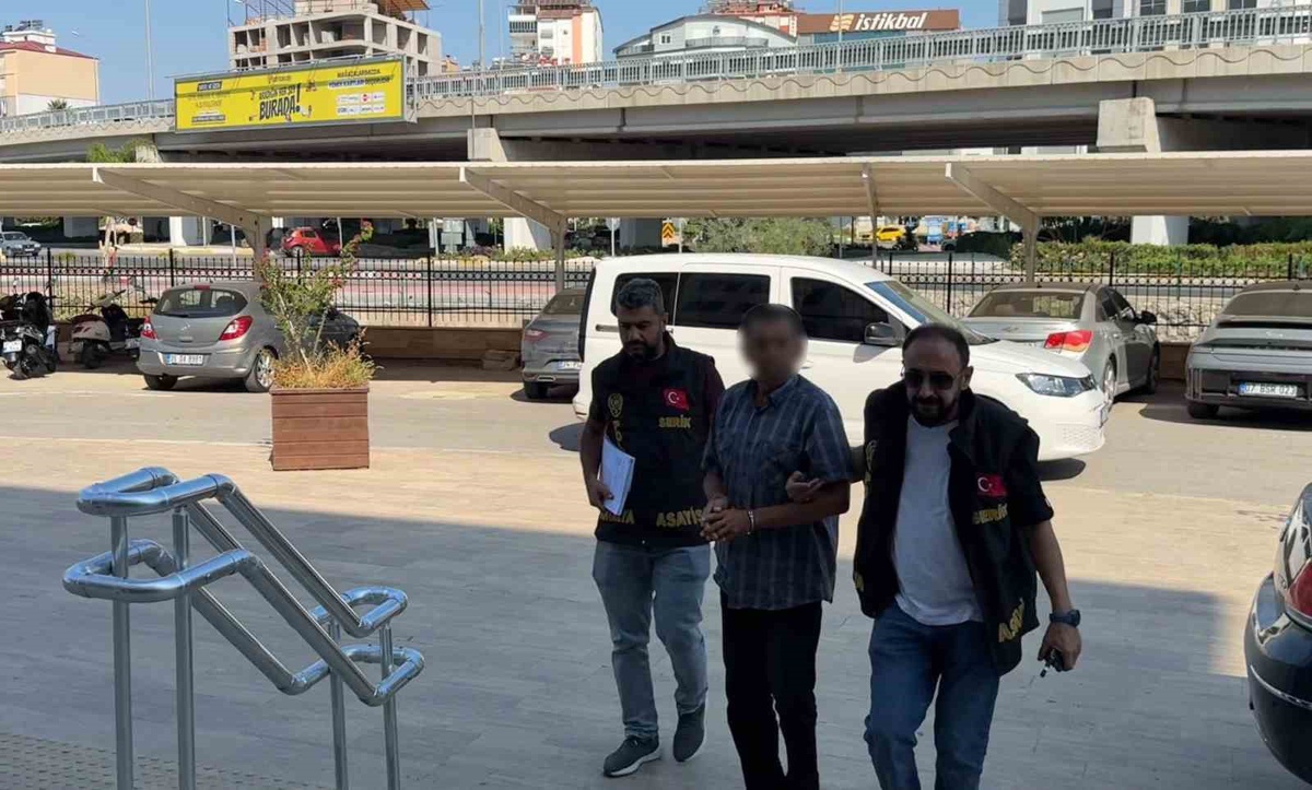 Antalya Serik\'te çöp poşetli şüpheli, otomobili kundaklayıp yakalandı