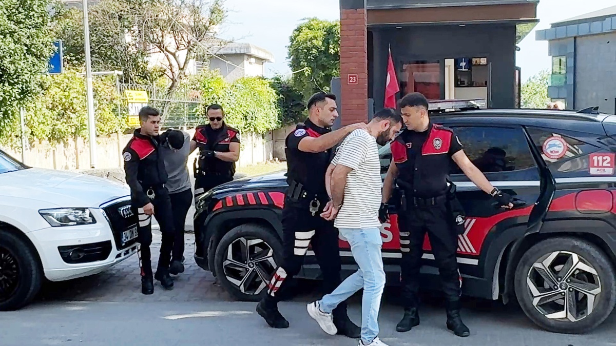 Avcılar\'da boşaltılan 6 katlı binada 2 uyuşturucu şüphelisi gözaltına alındı