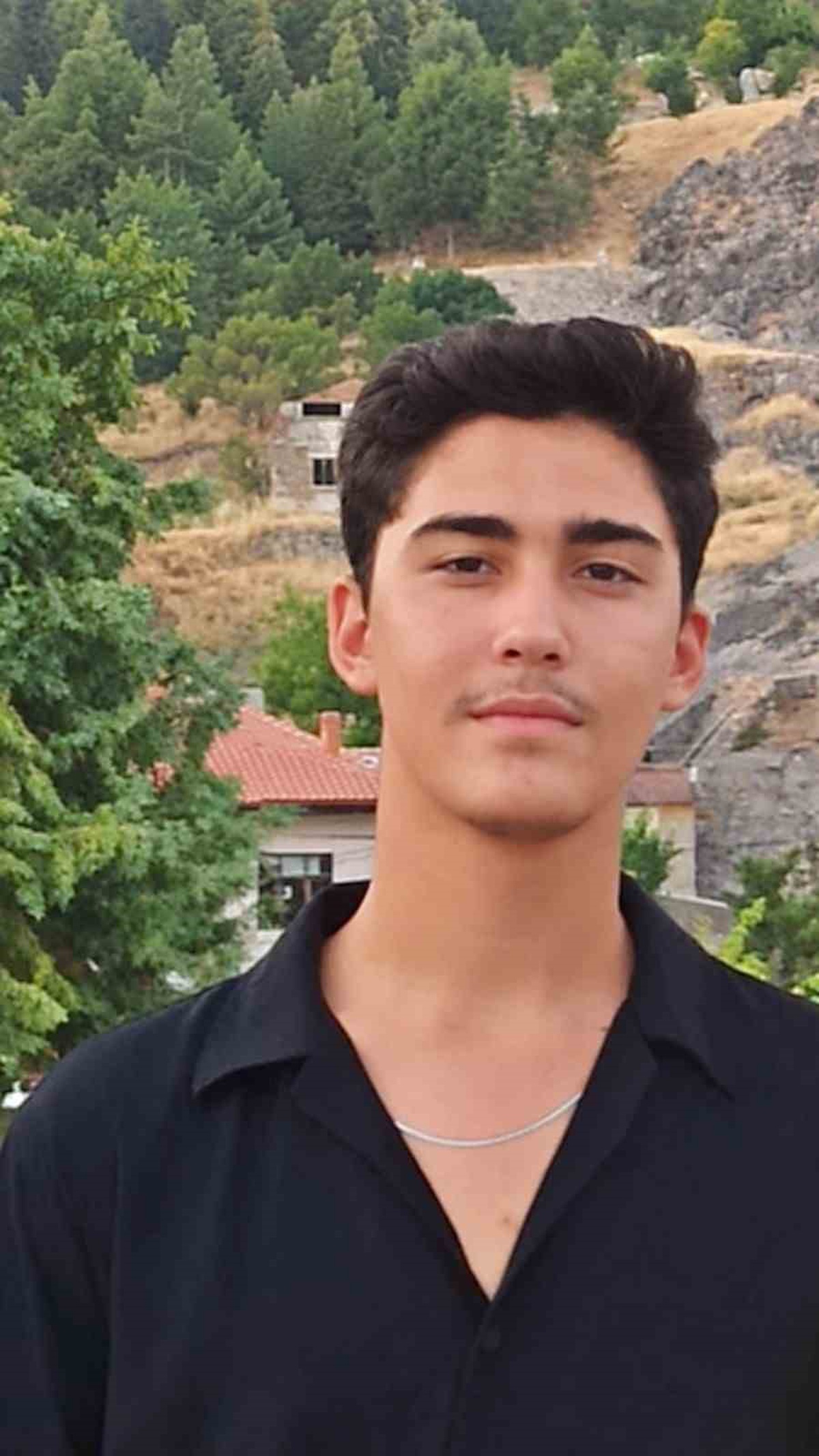 Aydın Çine\'de 15 yaşındaki çocuk, jandarma aramasında ağaca asılı halde ölü bulundu