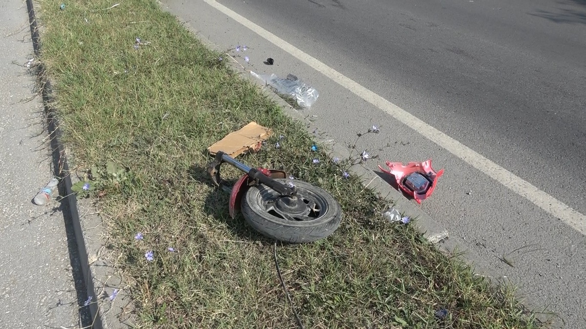 Samsun Bafra\'da motosiklet, elektrikli bisiklet sürücüsüne çarparak 2 kişiyi yaraladı