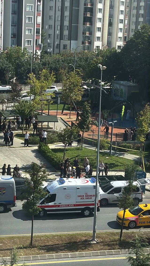 İstanbul Başakşehir'de silahlı saldırıya uğrayan iki kişi hastaneye kaldırıldı