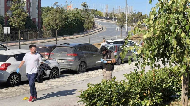 Başakşehir'de parkta iki grup silahla kavgaya tutuştu, 2 kişi hastaneye kaldırıldı