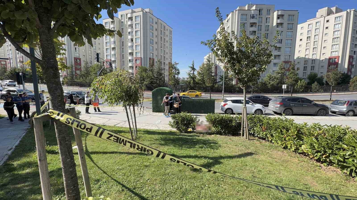 Alt kata su sızdı, kavga parkta patladı: 1’i ağır 3 yaralı