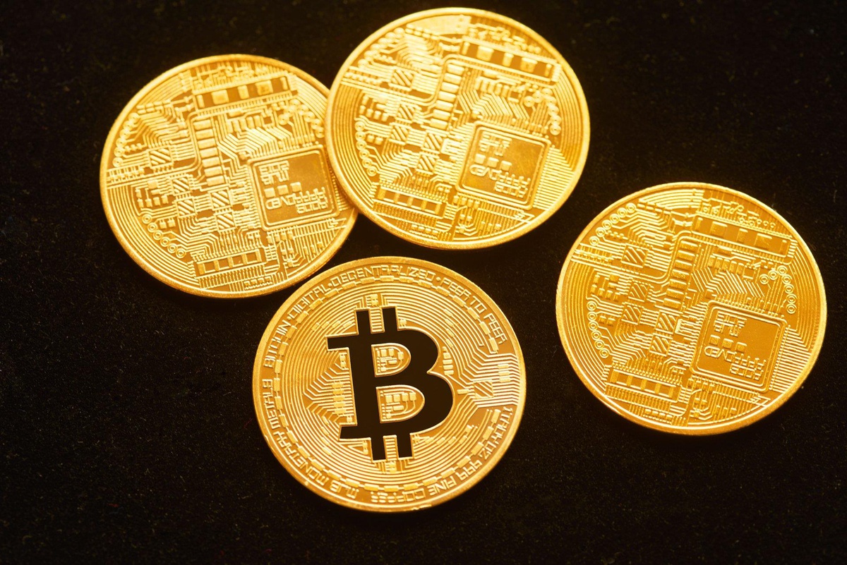 Bitcoin 10 ay sonra önemli eşiği aştı